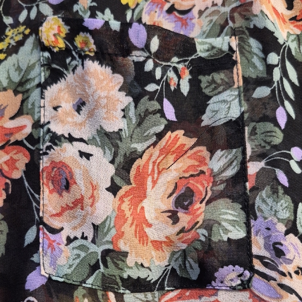 4 / $ 15🌟Source Unknown Black Floral Sleeveless Button-Front Top - Picture 3 of 8